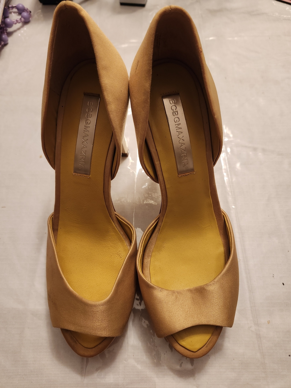 BCBGMAXAZRIA Women's Peep Toe Metallic Heel Pumps